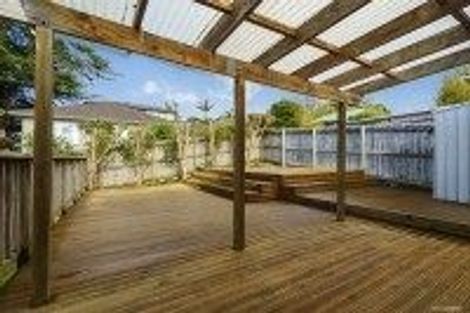 Photo of property in 21 Sheridan Drive, New Lynn, Auckland, 0600