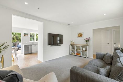 Photo of property in 1/17 Stanley Road, Glenfield, Auckland, 0629