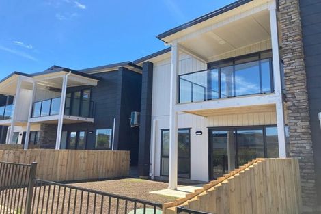 Photo of property in 2/60 Hayfield Way, Karaka, Papakura, 2580