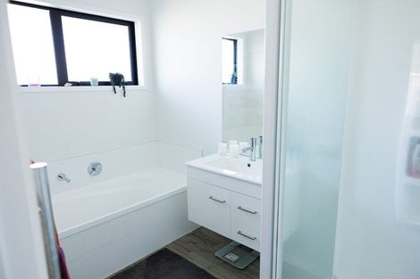 Photo of property in 32 Old Farm Road, Hamilton East, Hamilton, 3216