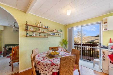 Photo of property in 5 Kapiti Place, Sunnynook, Auckland, 0620