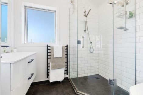 Photo of property in 2/19 Limmer Place, Browns Bay, Auckland, 0632