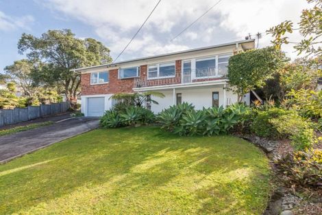 Photo of property in 15 Harrybrook Road, Green Bay, Auckland, 0604