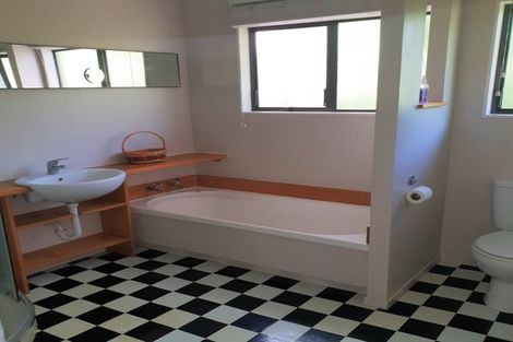 Photo of property in 79 Kitchener Road, Waiuku, 2123