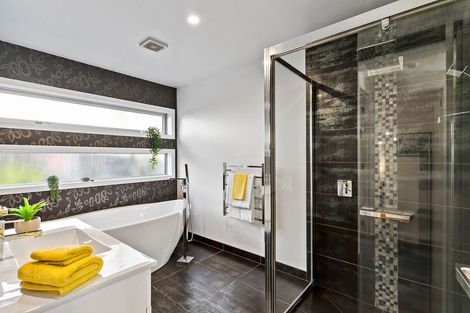 Photo of property in 104 Glendhu Road, Bayview, Auckland, 0629