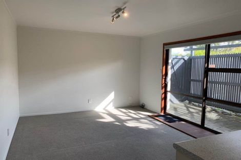 Photo of property in 33 The Crest, Sunnyhills, Auckland, 2010