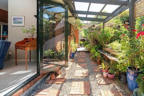 Photo of property in 42 Guildford Drive, Paraparaumu, 5032