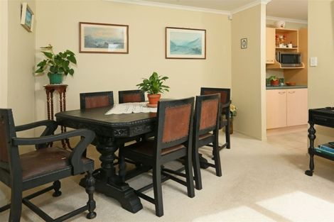 Photo of property in 18 Chelmsley Avenue, Henderson, Auckland, 0612