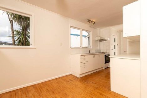 Photo of property in 6 Gilpin Place, Beach Haven, Auckland, 0626