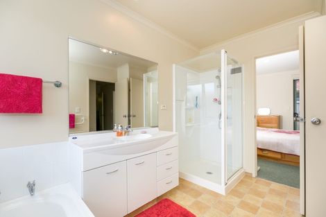 Photo of property in 7 Nobleman Place, Hamilton East, Hamilton, 3216