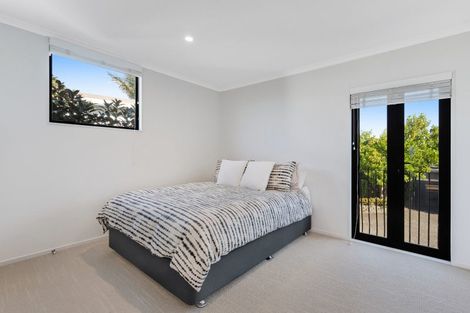 Photo of property in 27b Tamaki Bay Drive, Pakuranga, Auckland, 2010