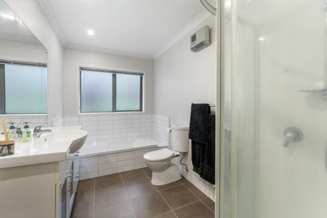 Photo of property in 11b Poneke Drive, Waikanae, 5036