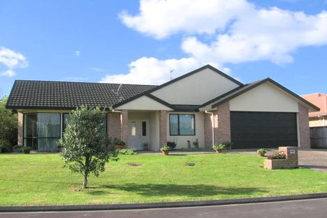 Photo of property in 32 Connemara Court, West Harbour, Auckland, 0618