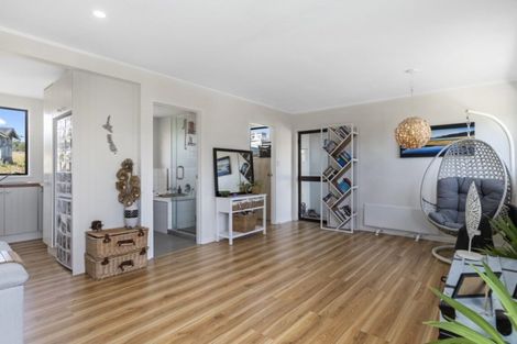 Photo of property in 1a Sunshine Rise, Raglan, 3225