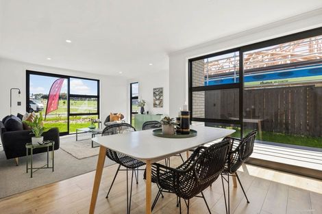 Photo of property in 100 Metoriti Crescent, Karaka, 2124