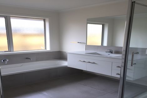 Photo of property in 8 Huka Heights Drive, Rangatira Park, Taupo, 3330