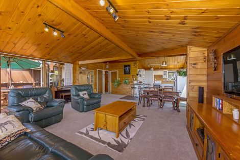 Photo of property in 1394 Whangaparaoa Road, Army Bay, Whangaparaoa, 0930