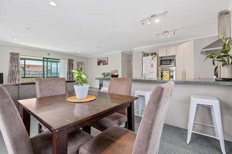 Photo of property in 3a Simons Street, Moturoa, New Plymouth, 4310