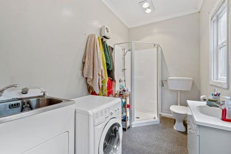 Photo of property in 61 Harbour View Road, Northland, Wellington, 6012