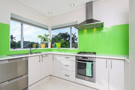 Photo of property in 2/29 Eastern Beach Road, Eastern Beach, Auckland, 2012