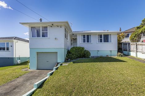 Photo of property in 93 Taylor Terrace, Tawa, Wellington, 5028