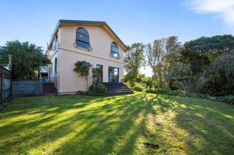 Photo of property in 10 Messenger Terrace, Oakura, 4314