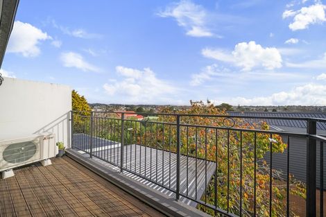 Photo of property in 14/6 Islington Avenue, New Lynn, Auckland, 0600