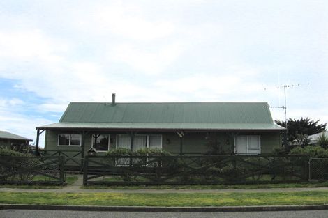Photo of property in 10 Taonui Street, Waitarere Beach, Levin, 5510