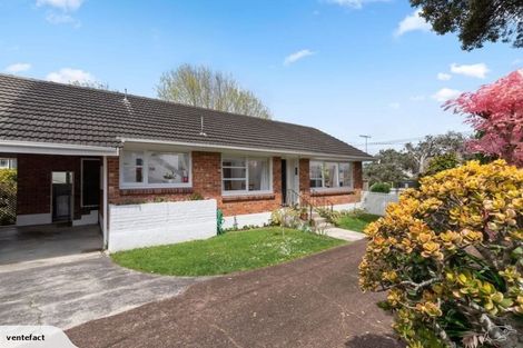 Photo of property in 1/126a Vauxhall Road, Narrow Neck, Auckland, 0624