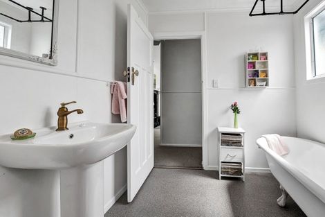 Photo of property in 26 Conway Road, Eltham, 4322