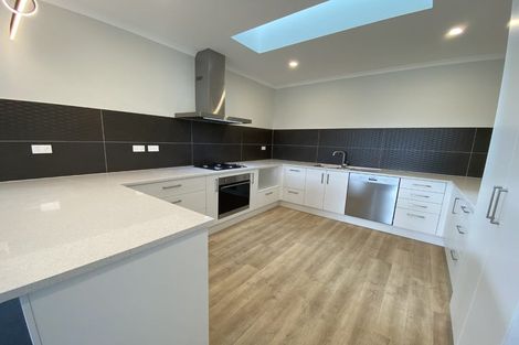 Photo of property in 2 Weweia Close, Kenepuru, Porirua, 5022