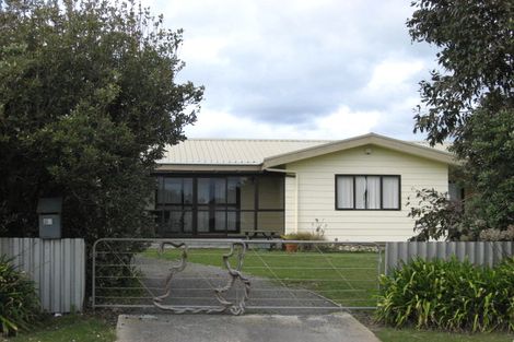 Photo of property in 28 Sarah Street, Waikawa Beach, Levin, 5573