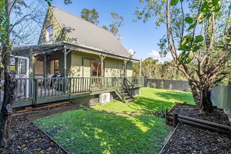 Photo of property in 2/15 Sunward Rise, Glenfield, Auckland, 0629