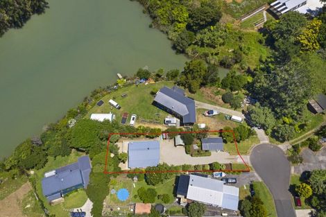 Photo of property in 12 Karioi Crescent, Raglan, 3225