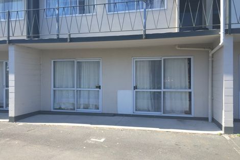 Photo of property in 2/3 Tralee Place, Hillcrest, Hamilton, 3216