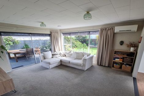 Photo of property in 2/12 Greenock Street, Redwood, Christchurch, 8051