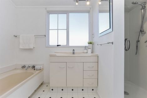 Photo of property in 2/16 Fernbird Place, Massey, Auckland, 0614