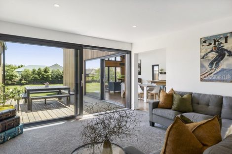 Photo of property in 7 Sapphire Spring Rise, Wanaka, 9305