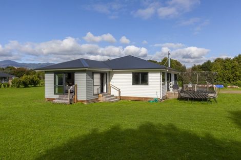 Photo of property in 12 Faydon Close, Ohau, Levin, 5570