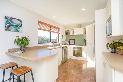 Photo of property in 39 Logan Way, Kelvin Grove, Palmerston North, 4414