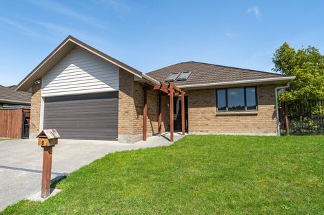 Photo of property in 6 Mcewen Crescent, Riverstone Terraces, Upper Hutt, 5018