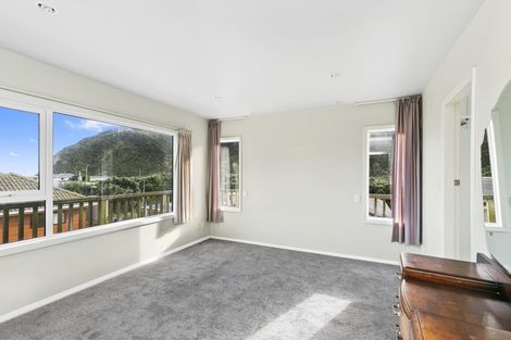 Photo of property in 1072 Makara Road, Makara Beach, Karori, 6972
