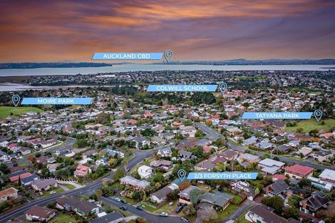 Photo of property in 2/3 Forsythe Place, Massey, Auckland, 0614