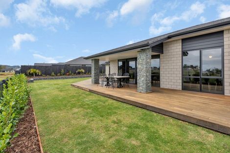 Photo of property in 25 Kitemaunga Avenue, One Tree Point, 0118