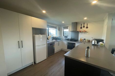 Photo of property in 27 Discovery Place, Marfell, New Plymouth, 4310