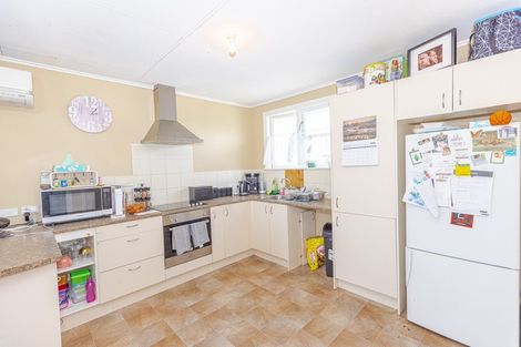 Photo of property in 8 Cross Street, Castlecliff, Whanganui, 4501