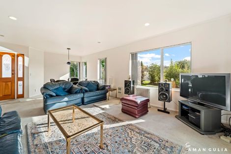 Photo of property in 32 Heversham Place, Glendene, Auckland, 0602