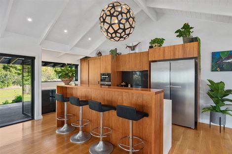 Photo of property in 5 Ngarahana Avenue, Paremoremo, Auckland, 0632