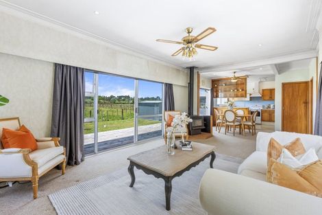 Photo of property in 113 Boord Crescent, Kumeu, 0891