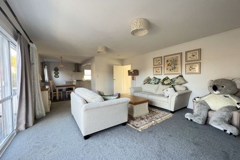 Photo of property in 1/110 Saddleback Rise, Murrays Bay, Auckland, 0630